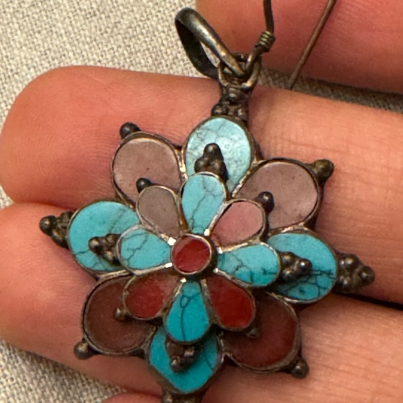 Elegant Indian turquoise and silver star floral earrings - Picture 3 of 3